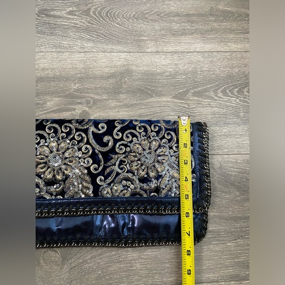 Cinti Sequins Mettalic Leather Embroidered Fold Over Navy Velvet Clutch w Metal - Picture 12 of 15